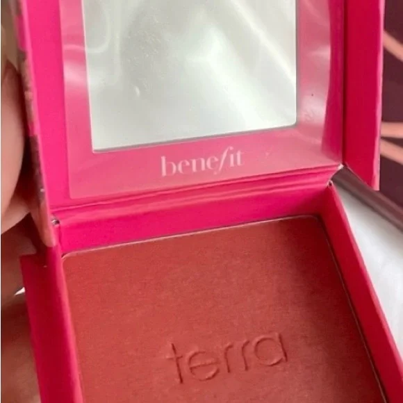 Benefit Terra Bronzing Powder - Picture 2 of 2